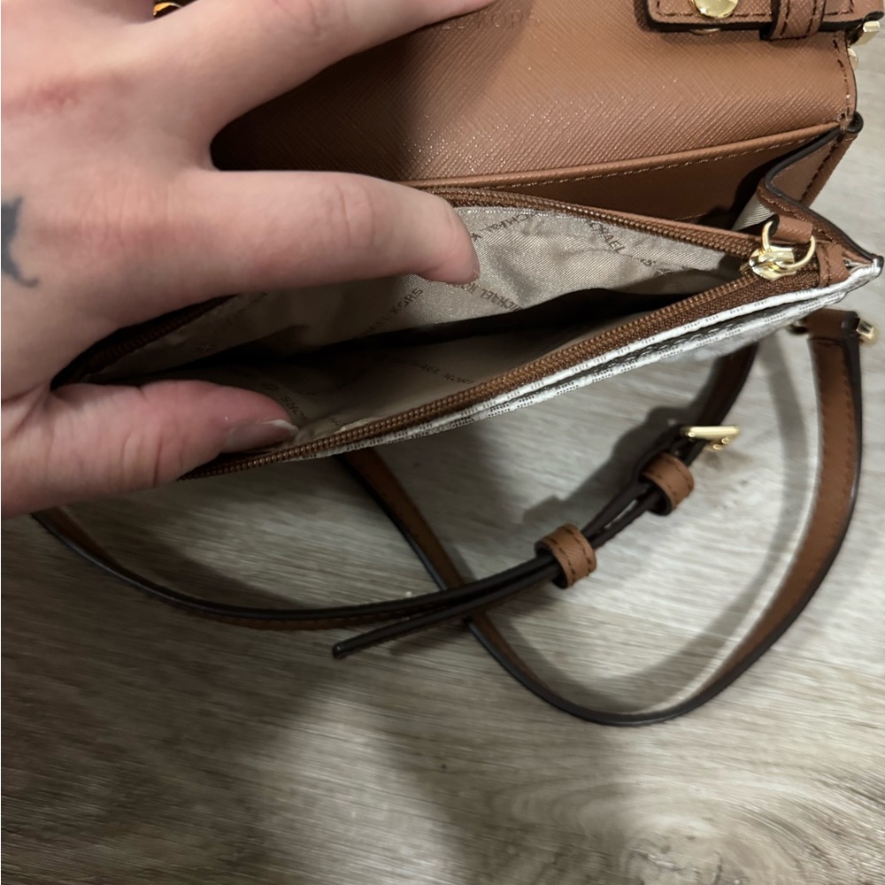 Michael Kors MK Signature Vanilla Crossbody Chain Strap Convertible Wallet Bag - Picture 7 of 9